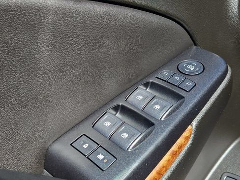 Used 2020 Chevrolet Suburban Premier w/ RST Edition AWD/4WD image 19