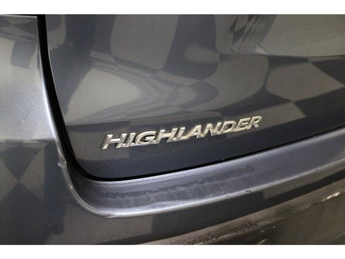 Used 2015 Toyota Highlander XLE image 18