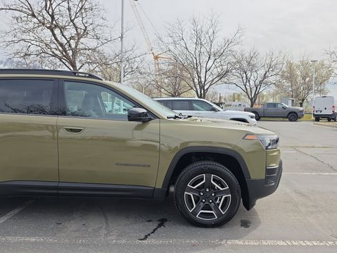 New 2026 Jeep Cherokee Laredo image 11