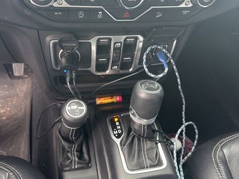 Used 2018 Jeep Wrangler Unlimited Sahara AWD/4WD image 6