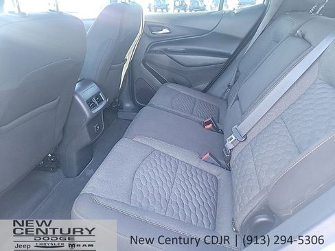 Used 2020 Chevrolet Equinox LT w/ Driver Convenience Package image 16