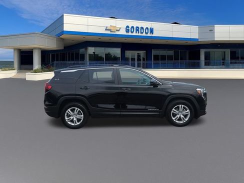 Used 2023 GMC Terrain SLE w/ Driver Convenience Package FWD image 7