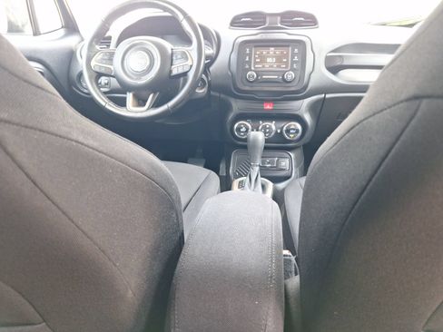 Used 2017 Jeep Renegade Latitude w/ Popular Equipment Group FWD image 31