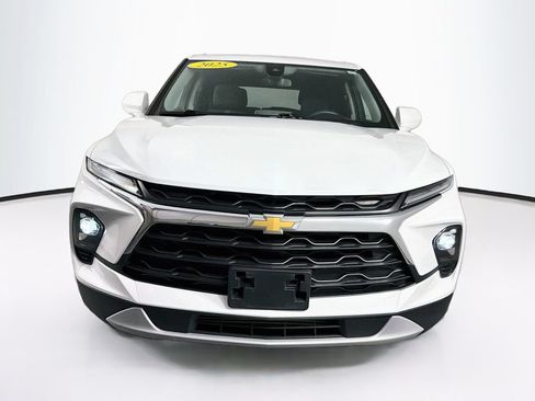 Used 2025 Chevrolet Blazer LT FWD image 2