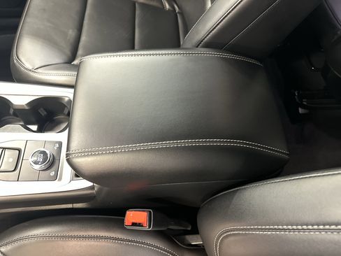 Used 2023 Ford Explorer XLT w/ Equipment Group 202A image 30