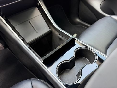 Used 2021 Tesla Model Y Long Range AWD/4WD image 24