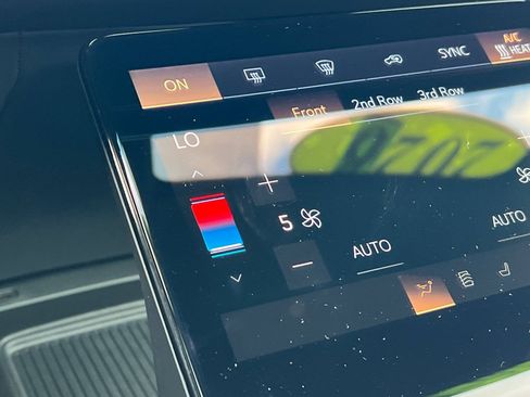 Used 2026 Cadillac Vistiq Luxury image 29