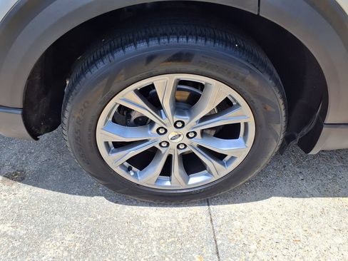 Used 2023 Ford Explorer XLT w/ Equipment Group 202A RWD image 7