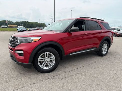 Used 2024 Ford Explorer XLT w/ Equipment Group 202A AWD/4WD image 3