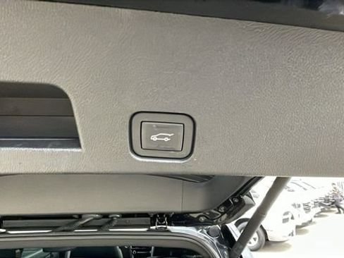 Used 2025 Chevrolet Traverse Z71 w/ Enhanced Driving Package AWD/4WD image 32