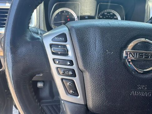 Used 2017 Nissan Titan SL w/ SL Towing Convenience Package RWD image 17