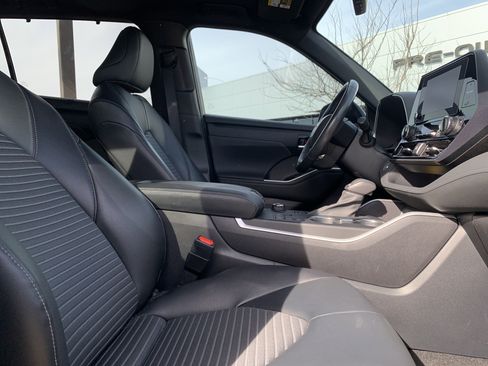 Used 2023 Toyota Highlander XSE image 35