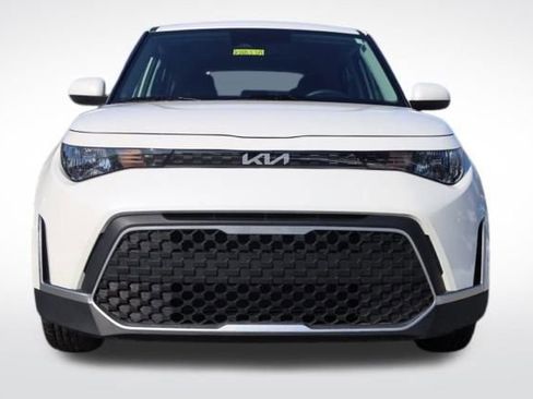 Used 2025 Kia Soul LX image 4