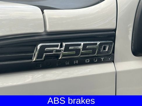 Used 2016 Ford F550 2WD Regular Cab Super Duty image 15