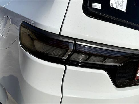 New 2026 Jeep Grand Wagoneer Limited AWD/4WD image 15