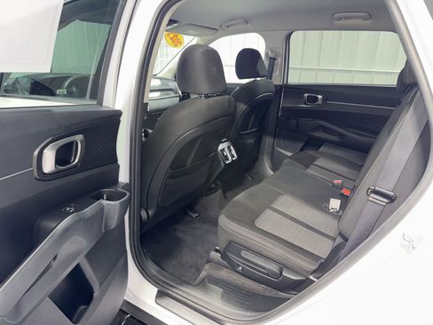 Used 2023 Kia Sorento LX FWD image 14