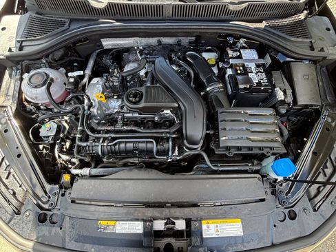 Used 2025 Volkswagen Jetta SE image 32