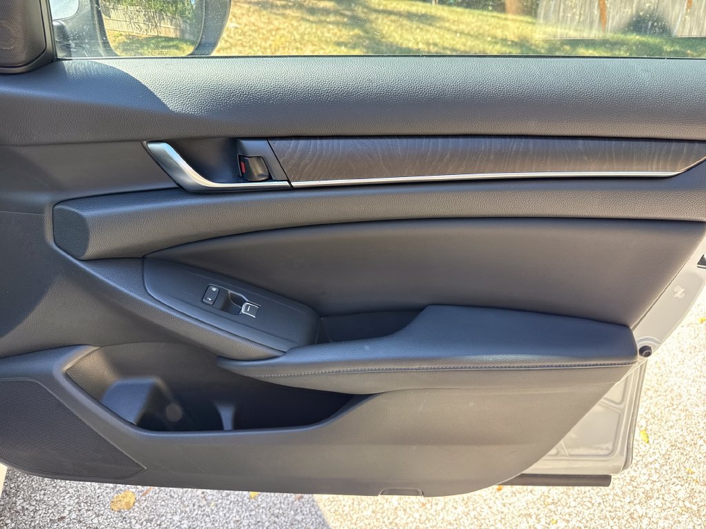 Used 2018 Honda Accord EX image 27