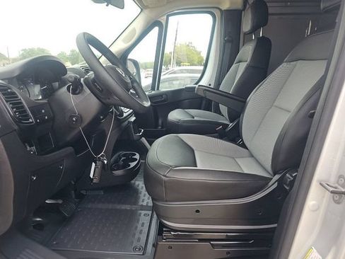 Used 2025 RAM ProMaster 2500 w/ Convenience Group FWD image 3