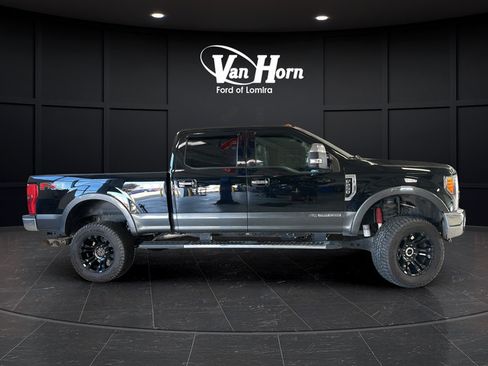 Used 2017 Ford F250 Lariat w/ Lariat Ultimate Package AWD/4WD image 8