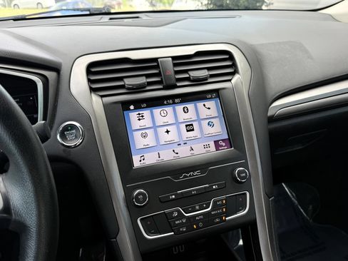 Used 2019 Ford Fusion SE FWD image 33