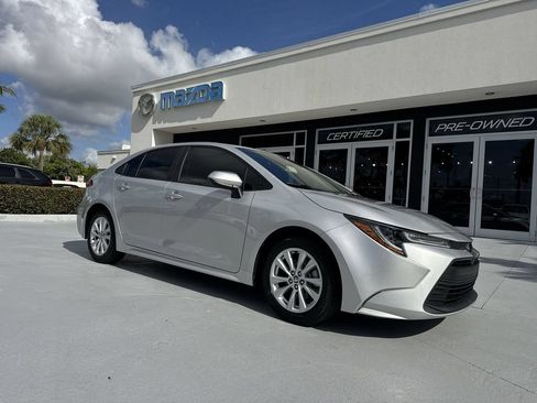 Used 2023 Toyota Corolla LE w/ LE Convenience Package FWD image 22