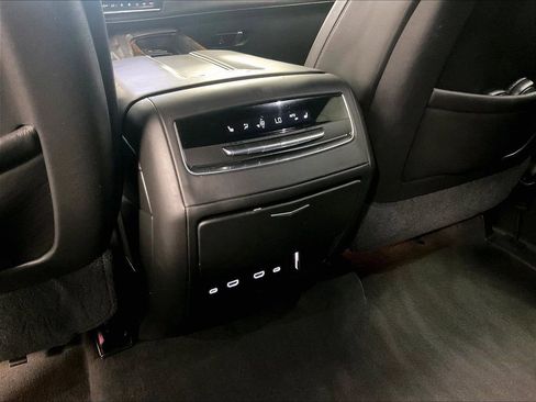 Used 2021 Cadillac Escalade ESV Sport Platinum w/ Heavy-Duty Trailer Package AWD/4WD image 29