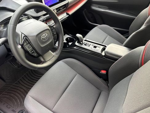 New 2026 Toyota Prius Plug-In Hybrid FWD image 4