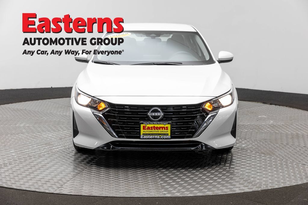 Used 2024 Nissan Sentra SV FWD image 2