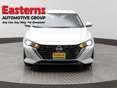 Used 2024 Nissan Sentra SV FWD image 2