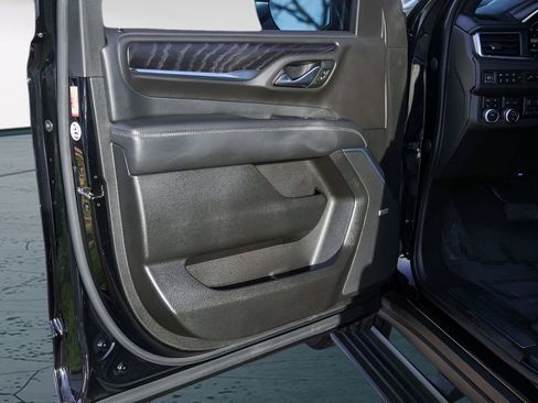 Used 2022 GMC Yukon XL Denali w/ Denali Premium Package image 27