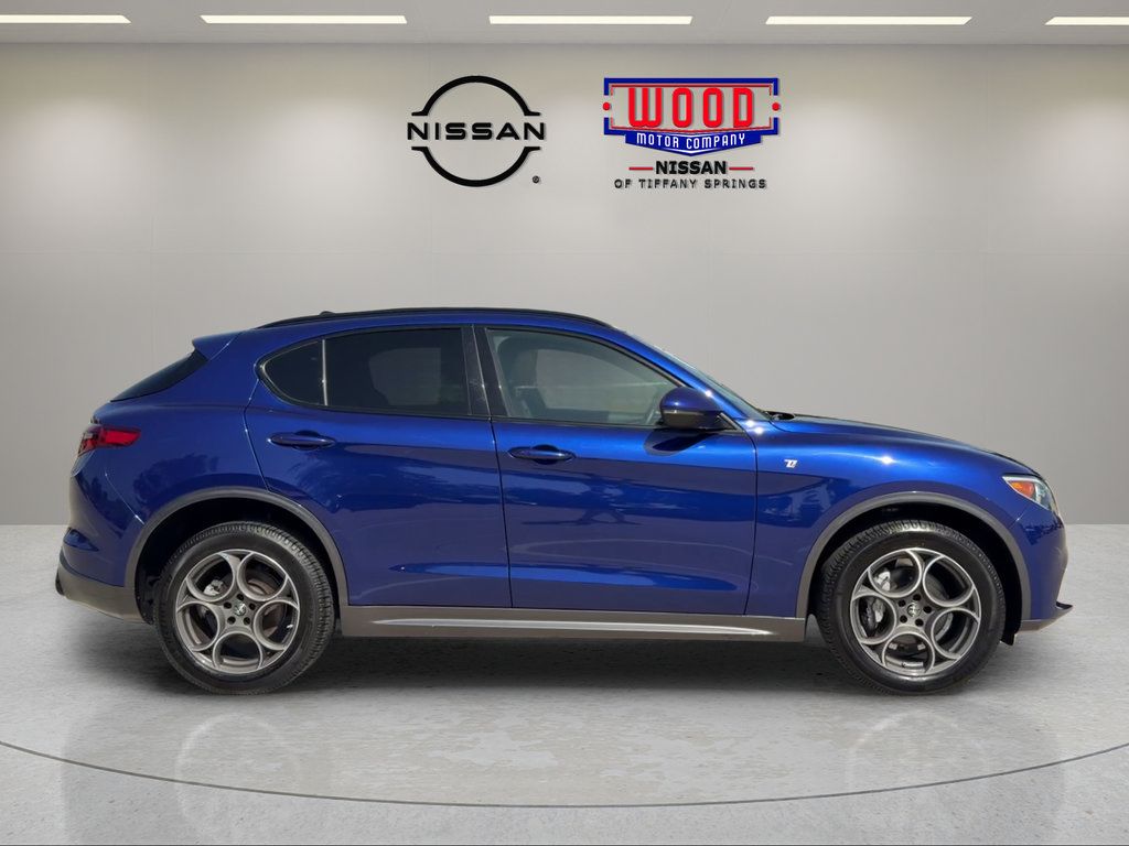 Used 2022 Alfa Romeo Stelvio Ti AWD/4WD image 4