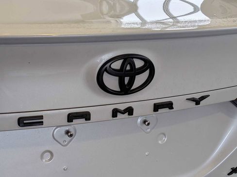Used 2019 Toyota Camry XSE FWD image 11