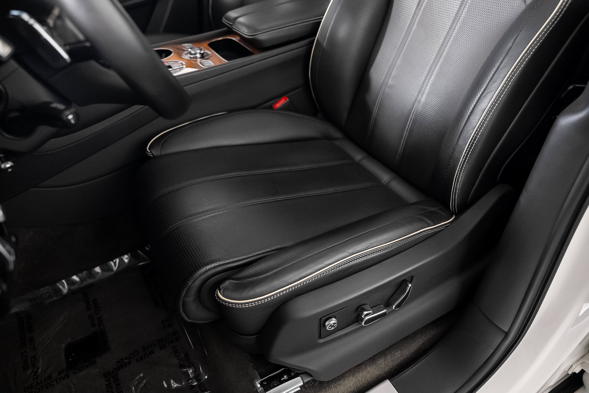 Used 2022 Bentley Bentayga AWD/4WD image 37
