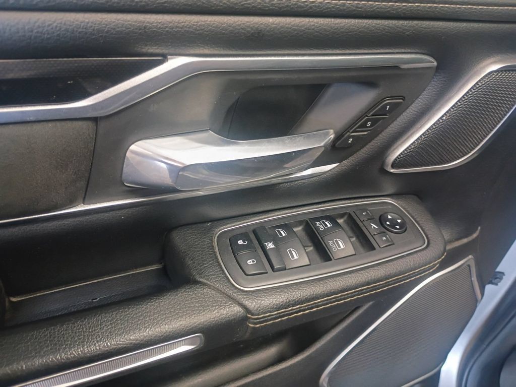 Used 2019 RAM 1500 Laramie AWD/4WD image 11