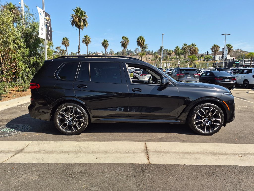 Used 2026 BMW X7 xDrive40i w/ M Sport Package AWD/4WD image 3