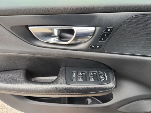 Used 2020 Volvo V60 T5 Cross Country w/ Protection Package Premier image 18