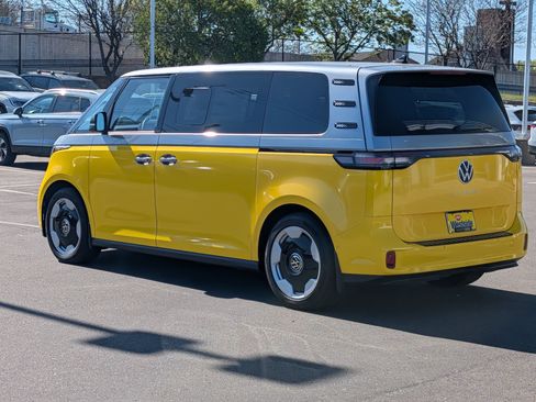 New 2025 Volkswagen ID. Buzz Pro S RWD image 2