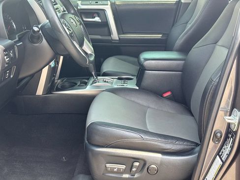 Used 2018 Toyota 4Runner SR5 Premium RWD image 9
