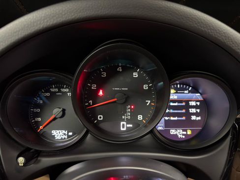 Used 2018 Porsche Macan AWD/4WD image 19