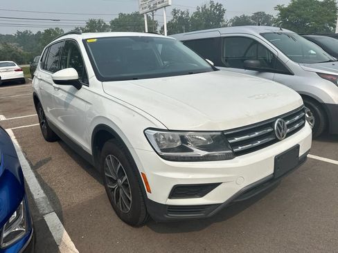 Used 2021 Volkswagen Tiguan SE w/ Panoramic Sunroof Package FWD image 3