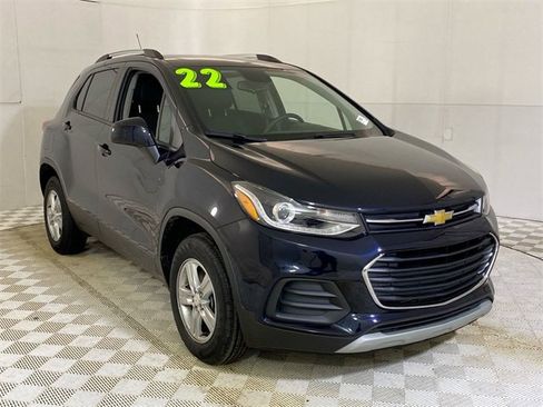 Used 2022 Chevrolet Trax LT w/ LT Convenience Package image 1