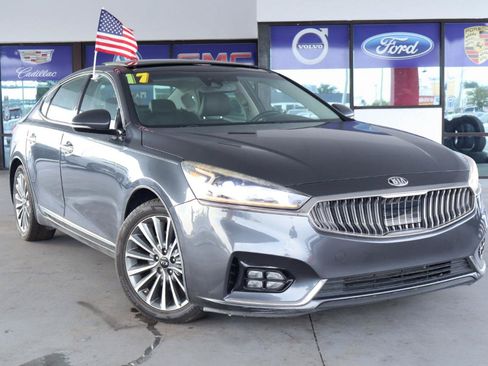Used 2017 Kia Cadenza Technology FWD image 2