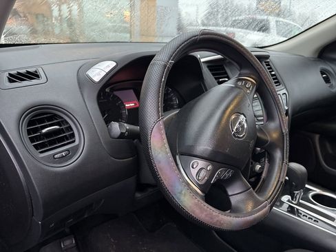 Used 2017 Nissan Pathfinder S image 5