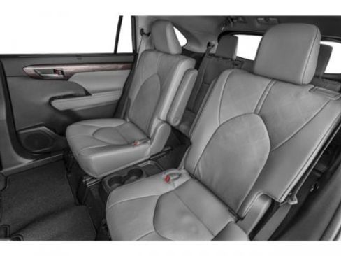 New 2026 Toyota Highlander Platinum image 17