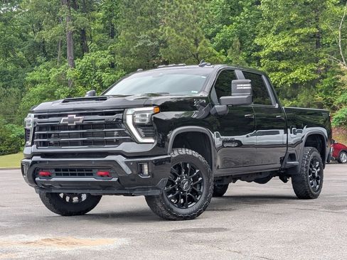 Used 2025 Chevrolet Silverado 2500 LT w/ Trail Boss Package AWD/4WD image 4