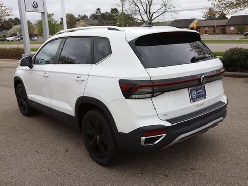 Used 2025 Volkswagen Taos SE w/ Black Wheel Package FWD image 6