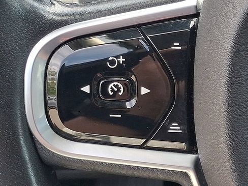 Used 2017 Volvo XC90 T6 Momentum w/ Vision Package AWD/4WD image 23
