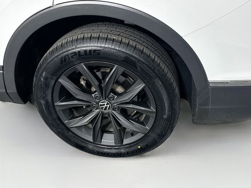 Used 2024 Volkswagen Tiguan SE image 11