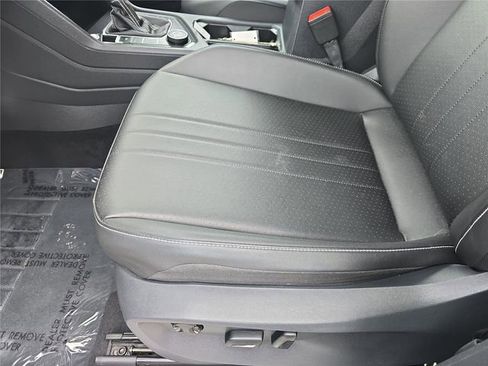 Used 2022 Volkswagen Tiguan SE R-Line image 18